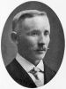 August Bernhard Olsson (f 1882, Gräsmark), gift med Emma Kristina Johansdotter (f 1882, Gunnarskog), barnbarns barnbarn till morfars morfars farfars bror Jon Jansson (f 1773, Gunnarskog)
