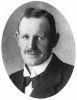 David Andersson (f 1885 i Fornåsa), var gift med Anna Karolina Andersson (f 1881 i Skeppsås) som var kusin på fadernet till min farmors far Per Rustner (f 1891 i Västerlösa)