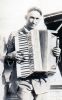 Edwin Grundberg (f 1904 i Minnesota), var gift med släkting Ruth fd Lindberg, (f 1904 i Isanti, Minnesota) som var dotter till min farfars mormors kusin Peter Lindberg (f 1855 i Älvdalen)