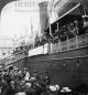 Emigranter stiger på skeppet Angelo I Kristiania, Oslo. Det var förmodligen en liknande scen som utspelade sig när Johannes gick ombord i maj 1901. 