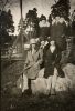En ung Emy Jansson sittandes längst till vänster, Styckåsgatan våren 1929