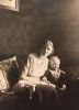 Ernst syster Anna på besök i Falun, brorsonen Carl-Anders sitter bredvid