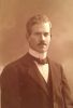 Hjalmar Eriksson (1892-1976) född i Nora, var gift med farfars faster Anna fd Andersson (1893-1974)