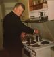 Karl-Anders Eriksson (född 1935 i Jämjö), son till Anna Eriksson (född 1893 i Jämjö) som var syster till min farfars far Ernst Hallenberg (född 1889 i Jämjö)