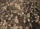 Pastor Ljungwe framför sin bil hälsande den jublande folkmassan, ur Aftonbladet 12 Aug 1930